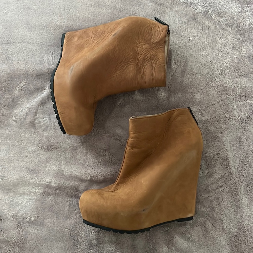 Matiko wedge zip back bootie